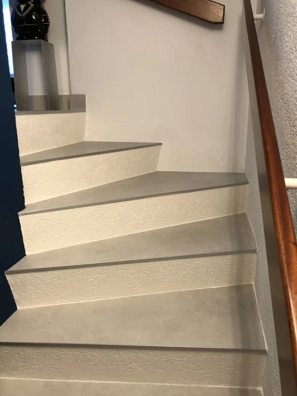 Escalier finition carrelage et crépi_Villa_Vésenaz
