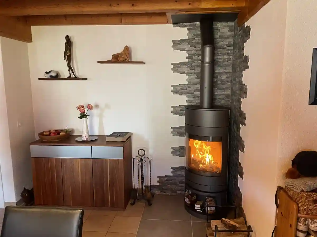 Poêle à bois Tiba_Emotion M avec accumulateur de chaleur_Satigny
