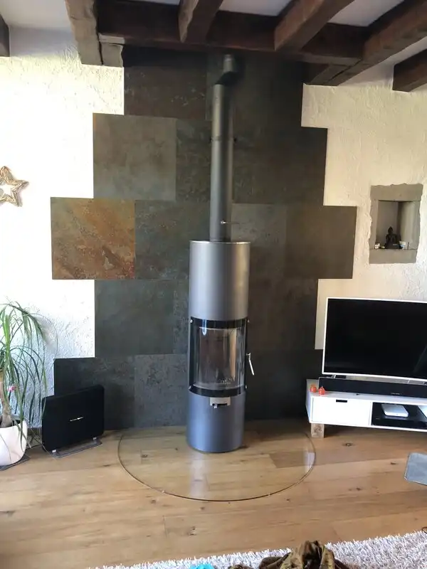 Poêle à bois rond avec plaque foyer en verre_Cartigny
