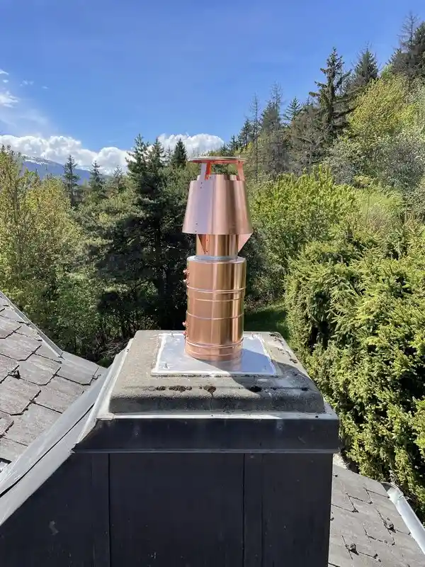 Raccord conduit de fumée cuivre et massif_Chalet_Crans-Montana