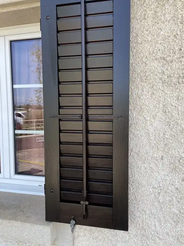 Rénnovation des volets avec vernis_Maison_Cartigny